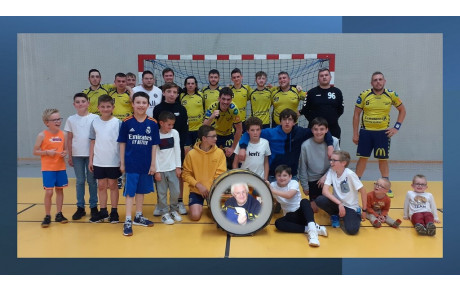 Les jeunes handballeurs supporters des SENIORS